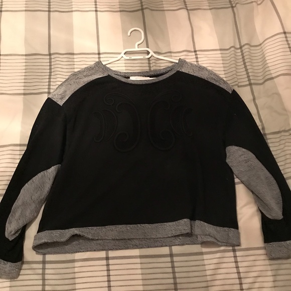 Black and grey sweater - Picture 1 of 3
